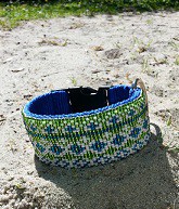 Halsband mit Perlen bestickt